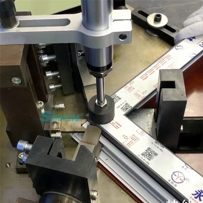Aluminium Window Crimping Machine